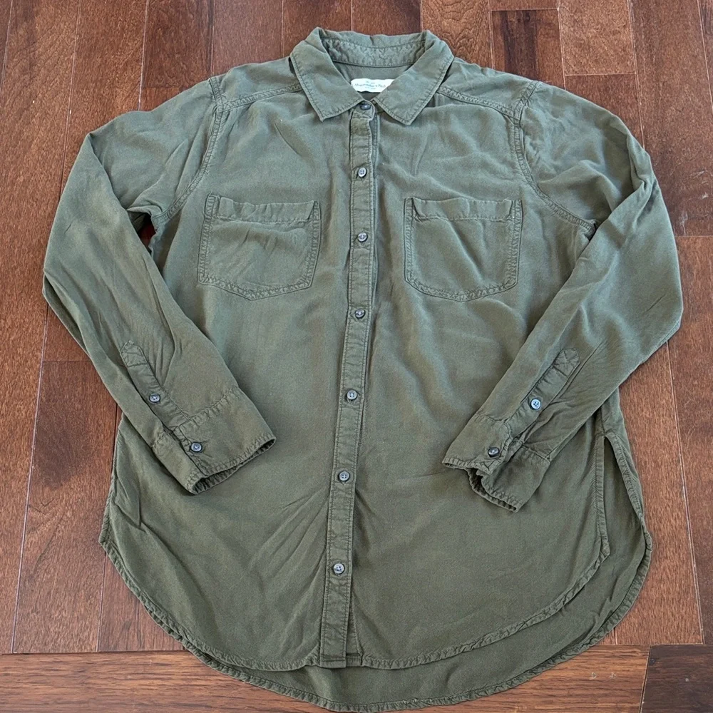 Abercrombie & Fitch Button-Down Shirt - Picture 2 of 7